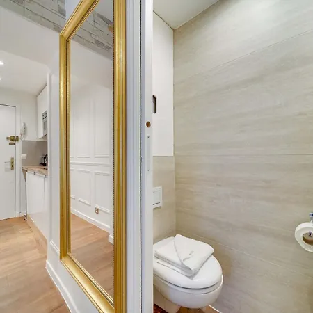 Historical In The Heart Of - 2 Apartmán