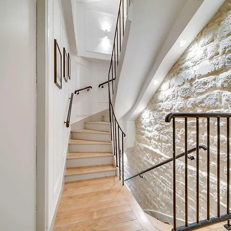 Historical In The Heart Of - 2 Apartmán